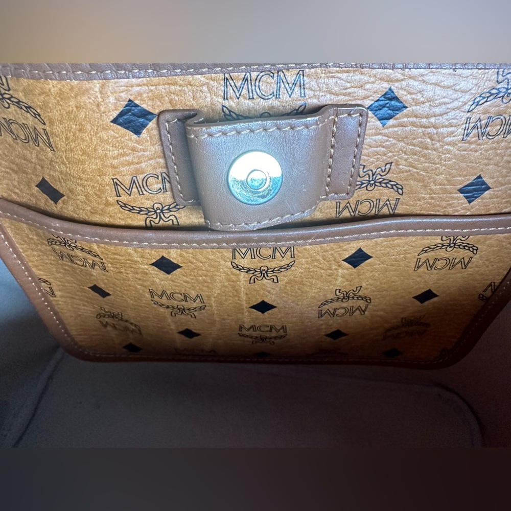 MCM Tote & Wallet Set - Picture 5 of 15
